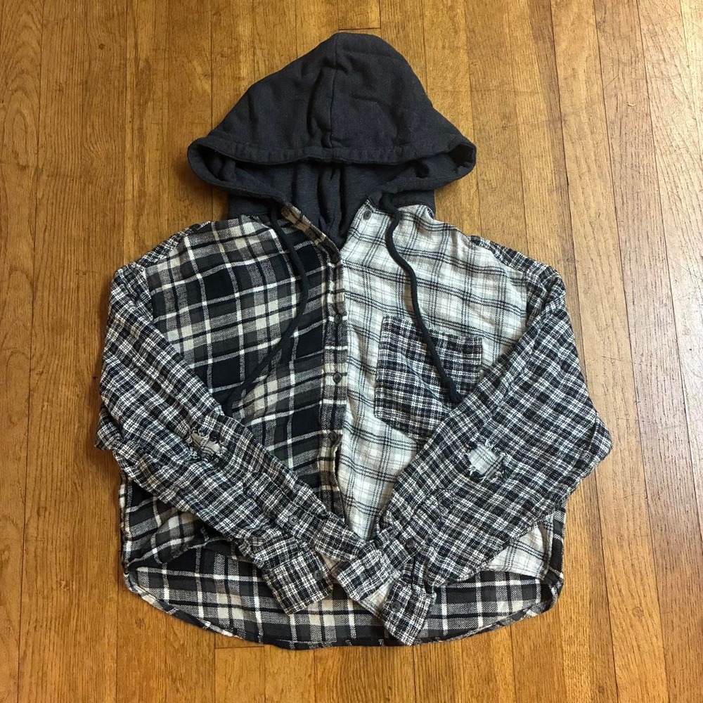 American Eagle Patchwork Plaid Cropped Flannel Hoodie Black White Grunge Shirt